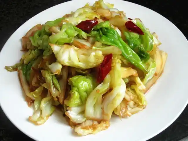 炒卷心菜,爆炒卷心菜(炒卷心菜的做法)