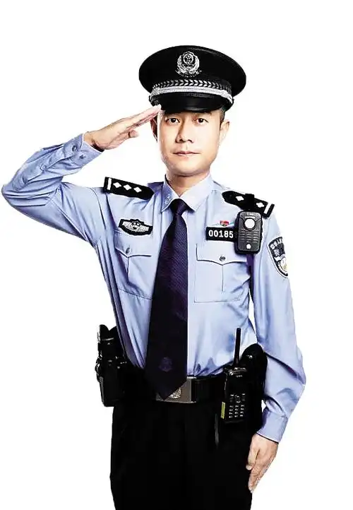 14年扎根基层 大案小案两手抓