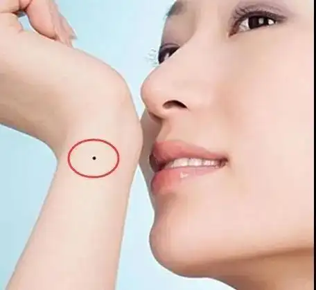 痣相分析:手腕长痣代表着什么,手腕痣好不好?