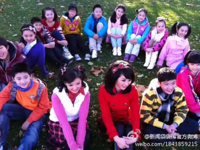 新闻袋袋裤主持人图片