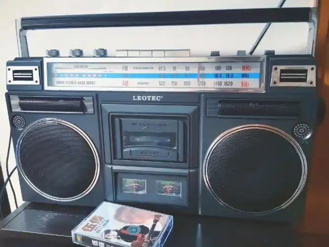 还有不少在听磁带录音机的吧