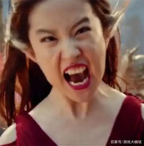 而在剧中,她的愤怒表情是那种咬牙切齿的生气.看起来还是蛮逼真的.