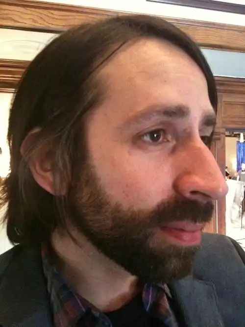 再看长鼻猴的长鼻子,对比一下欧洲人的长鼻子.