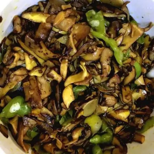 青椒炒菌子(见手青)(1/4)