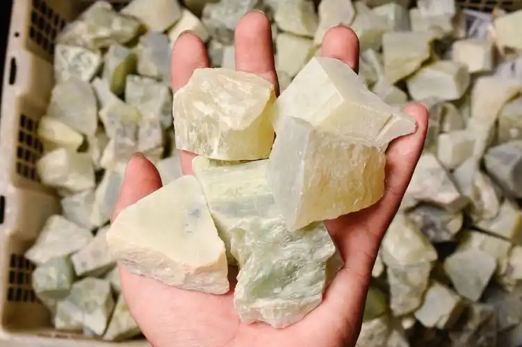 天然岫玉原石公斤批发 彩色石头矿石标本葡萄石孔雀石天河石摆件