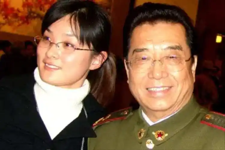 李双江蒋英发生了什么(歌唱家李双江:51岁娶24岁娇妻) | 电商壹号