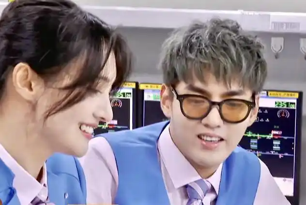 郑爽和吴亦凡谈情说爱自曝为男神上综艺同框般配被赞像偶像剧