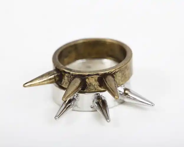 打架用的戒指,带刺的,谁有,或者扬州哪里有卖.不是指虎,是带刺的戒指