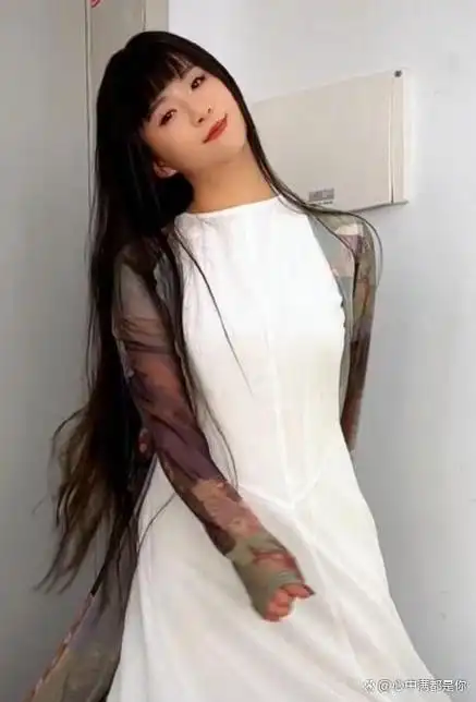 杨丽萍小彩旗时隔5年再合作,小彩旗模样大变险些认不出