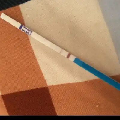月经过一天,早孕试纸弱阳