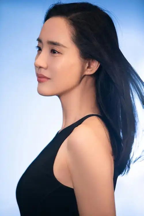 王智加盟《演员请就位2》 官宣海报变装"东方不败"