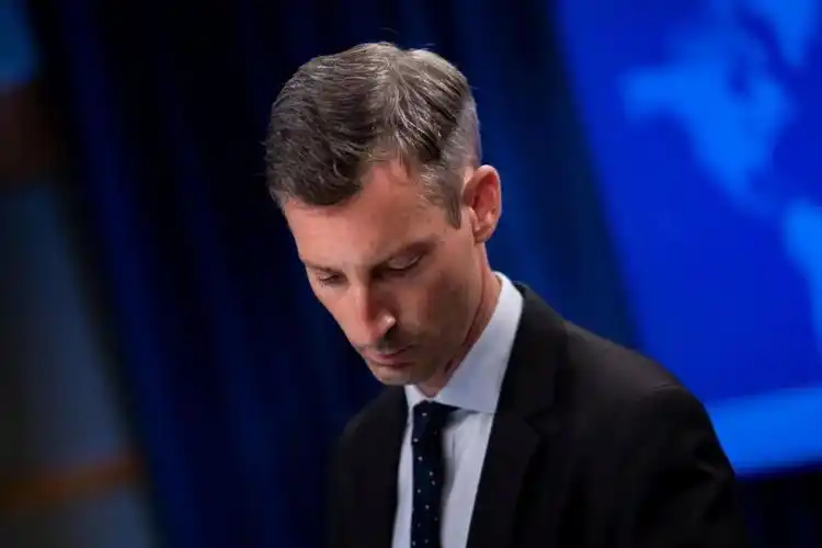 12日,美国国务院发言人内德·普莱斯和国防部发言人约翰·柯比宣布