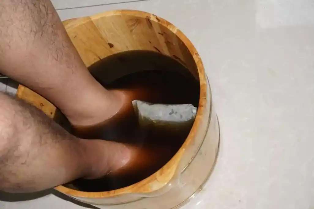 秋季泡脚加一物,祛湿通经络,告别老态,久泡年轻有活力