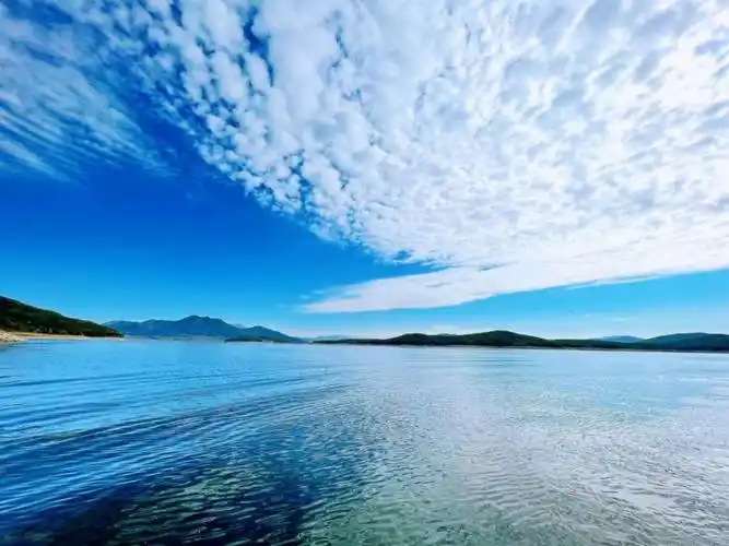 一杆垂纶江湖钓笑看人生乐逍遥