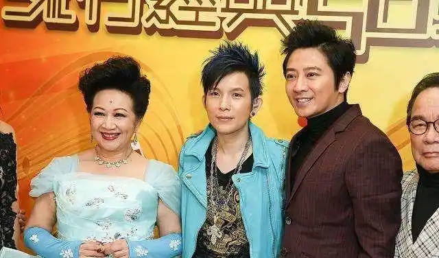 时隔多年以后,薛家燕的前夫石保庆也多次来到香港找她,并且跪求薛家燕