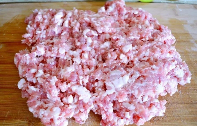 包饺子调肉馅怎么做才香别放料酒牢记正确做法饺子鲜香流汁