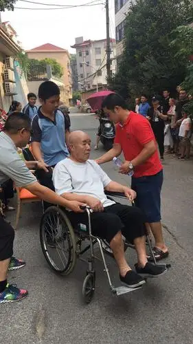 牵手夕阳红 温暖老人心