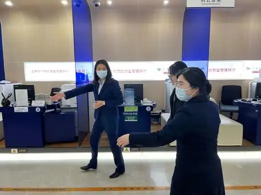 交通银行台州分行营业部开展防盗抢演练活动