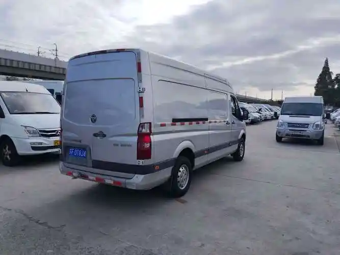 福田 图雅诺  2019款 2.8t厢式货车短轴中顶isf2.8s5129t图片