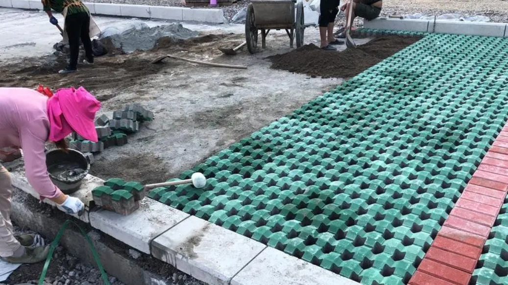 植草砖停车位的施工工艺