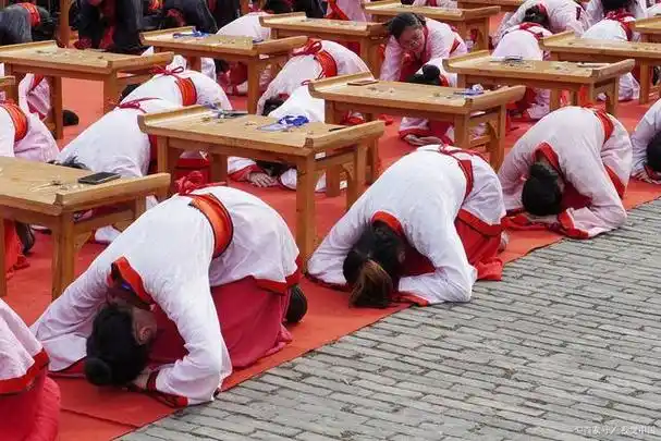 古代的"三拜九叩",到底应该怎么拜?