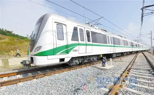 南宁地铁1号线列车准备正式开跑