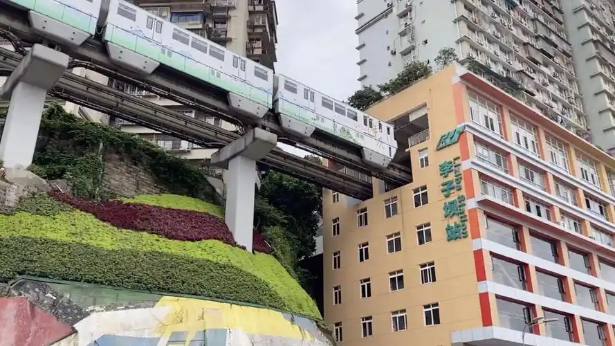 【重庆轨道crt】单轨穿楼 2号线李子坝进出站合集 4/6节编组