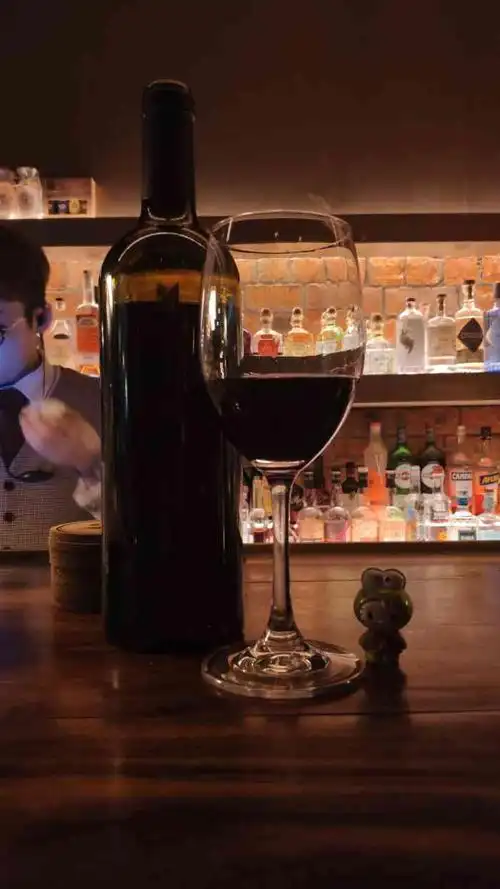 mill酒吧(城西店)-"服务不错,和几个同学一起去的,生意比较好.