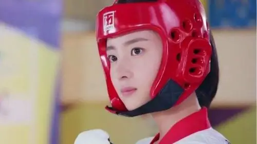 旋风少女:"潜力股"戚百草,当初嫌她丑,如今竟大变身成御姐!