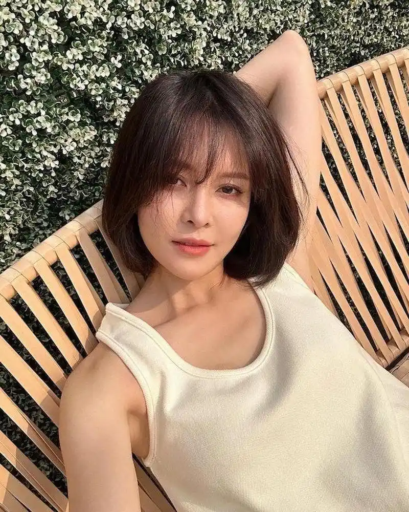 张曦雯(kelly) 向来样靓身材正,是不少人心目中的女神,且无惧素颜示人