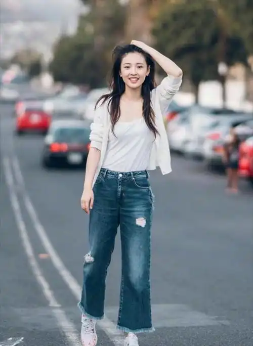 吴倩普通牛仔裤, 也能穿出时髦感,身材好极了