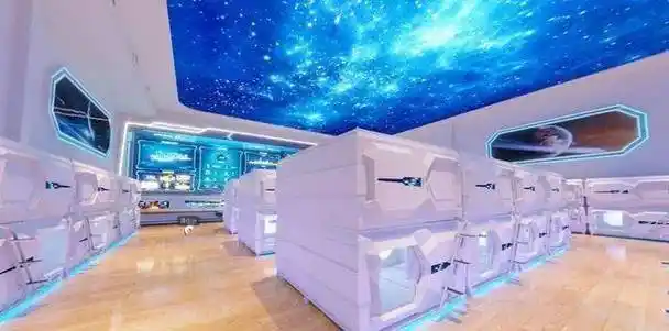 王牌主题晚会· 换民国服装,海影城游园· 入住奇幻太空舱day1 开营