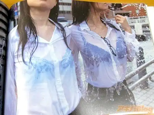 在日推出《湿答答写真集(びしょびじょ)》,主打全身湿透的美少女,内容