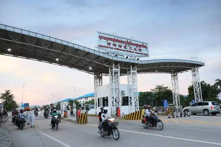 在新冠肺炎疫情在全球多地暴发,蔓延的严峻形势下,西哈努克港经济特区