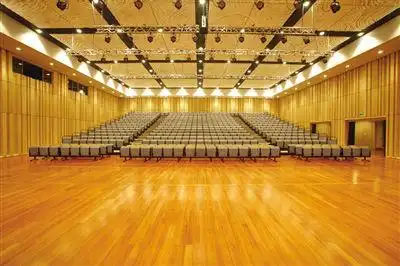 小剧场 是国家大剧院最具多样性可能的多功能剧场,它采用尽端式舞台