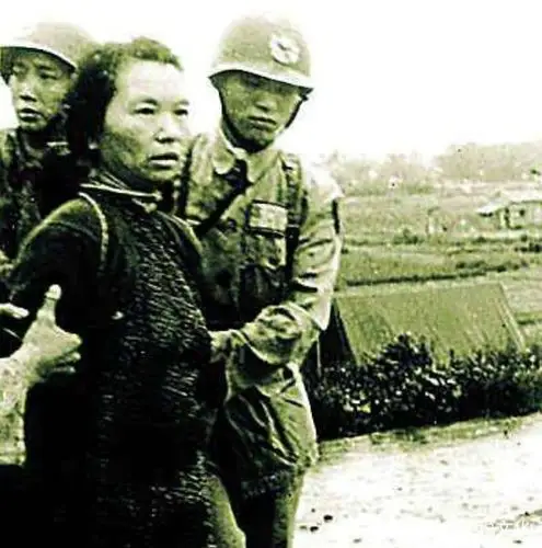 珍贵的烈士照:图1正在受刑的战士,图4被俘的女兵!