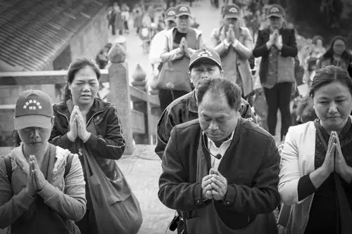 南岳虔诚的朝圣者