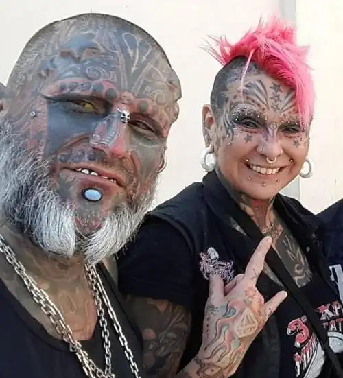 乌拉圭男子纹身面积高达95纹身前后判若两人也曾帅气逼人