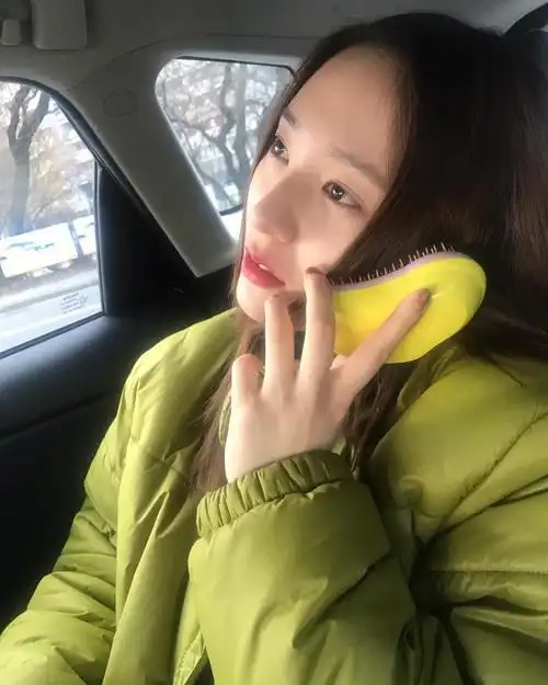 [郑秀晶][分享]180327 不自觉散发姨母笑 "世最可"郑秀晶可爱日常公开