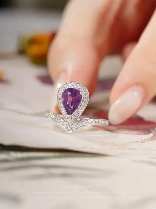 颜值人气兼具的紫蓝宝戒指诠释神秘高贵78