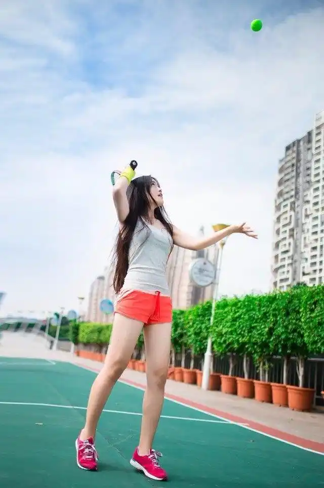 人物摄影:令人羡慕大长腿长发运动风美少女