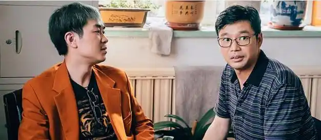 继谭妈妈后李连杰遭网暴央媒不止于一封了事更要一查到底