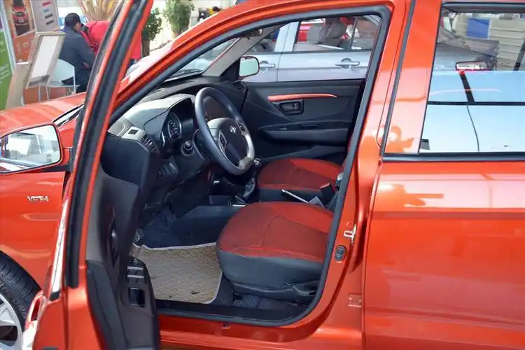 夏利n7前排空间