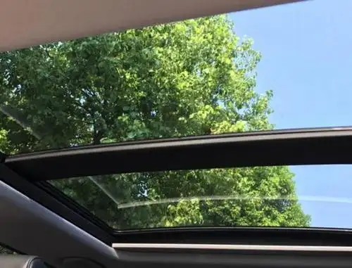 全景天窗,可以的,最喜欢这个.