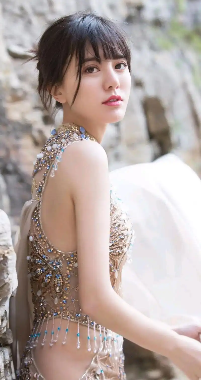 阿兰达瓦卓玛性感迷人,风情万种