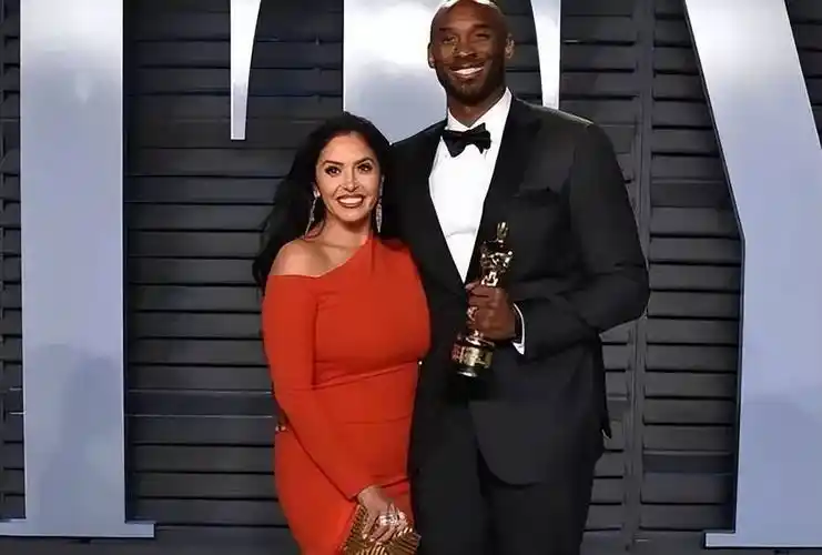 瓦妮莎正式官宣与科比有关的新消息,球迷点赞_洛杉矶湖人队_雕像_1