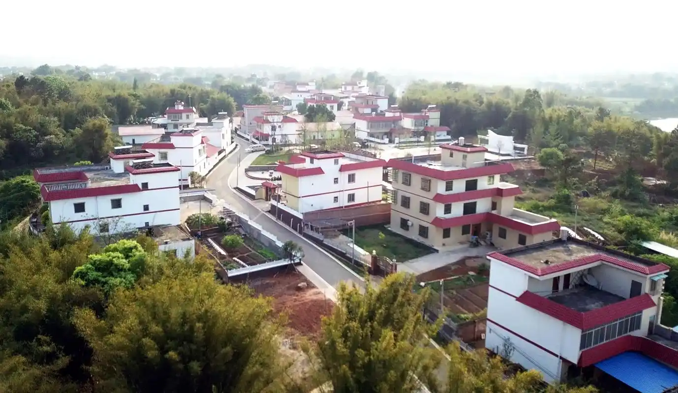 积极参与广东省定贫困村新农村建设,在