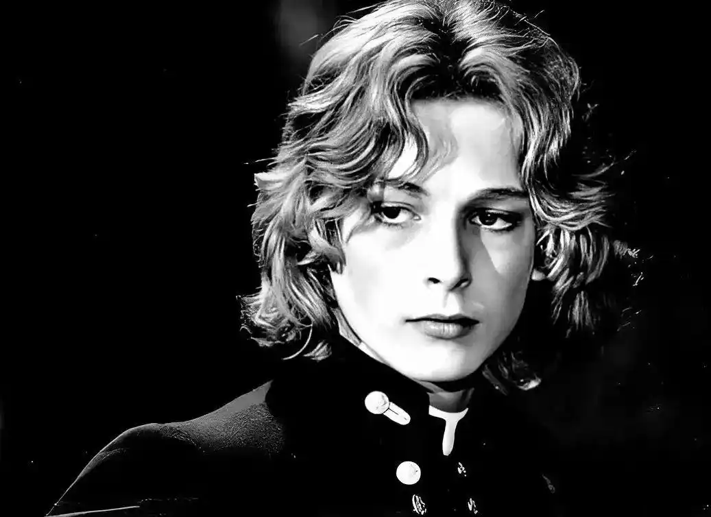 从这部纪录片,看世界第一美少年