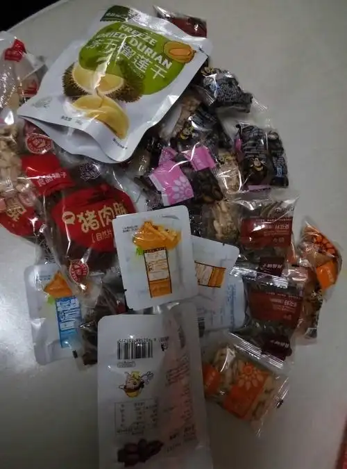 吃零食首选良品铺子.