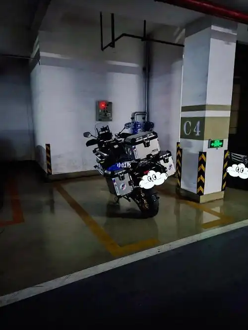 物业把地库边角料给我划了摩托车车位